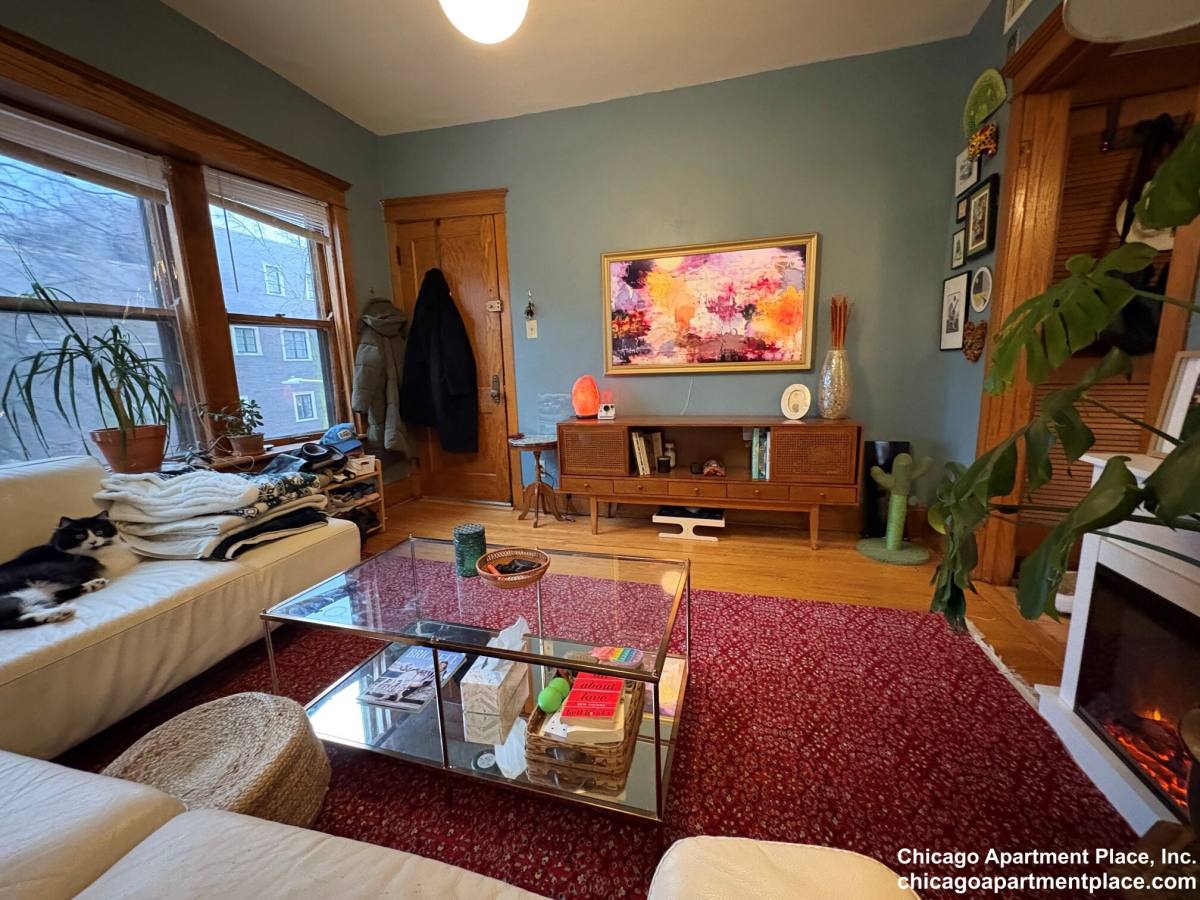 Apartment for rent at 3810 N Greenview #2, Chicago, IL 60613