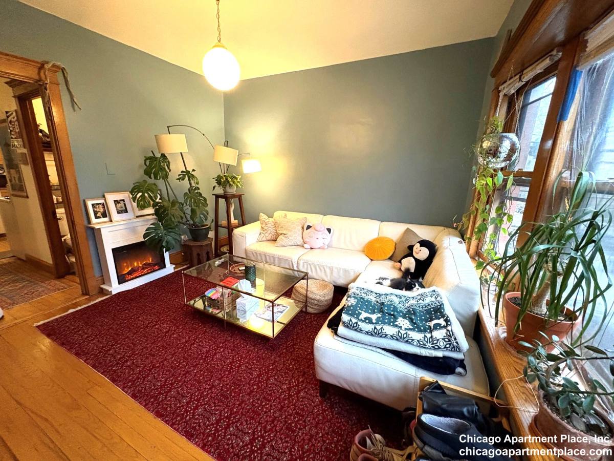 Apartment for rent at 3810 N Greenview #2, Chicago, IL 60613