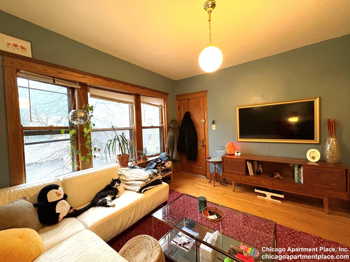 Apartment for rent at 3810 N Greenview #2, Chicago, IL 60613