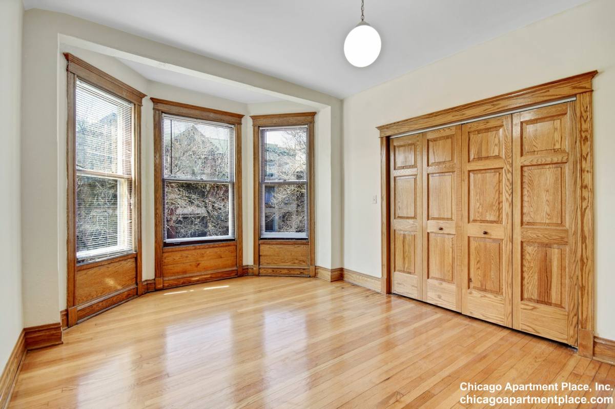 Apartment for rent at 854 W Waveland #2, Chicago, IL 60613