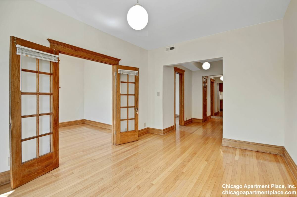 Apartment for rent at 854 W Waveland #2, Chicago, IL 60613