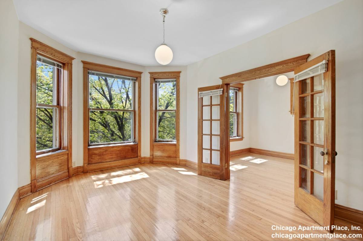 Apartment for rent at 854 W Waveland #2, Chicago, IL 60613