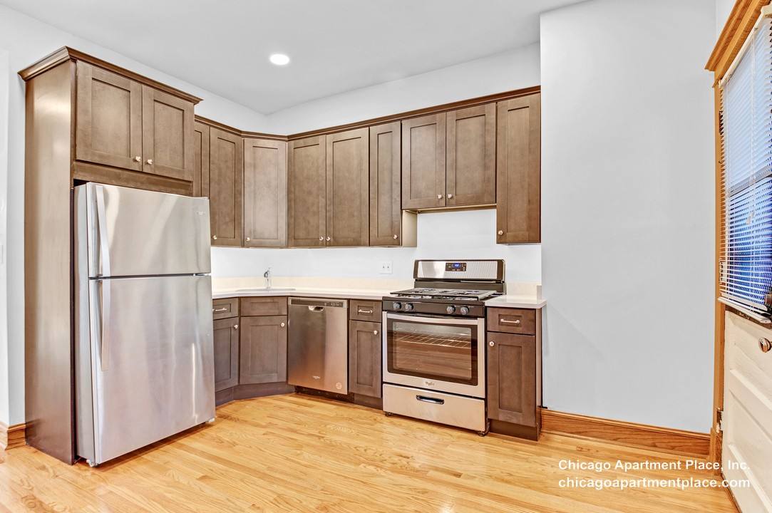 Apartment for rent at 3725 N Fremont #3, Chicago, IL 60613