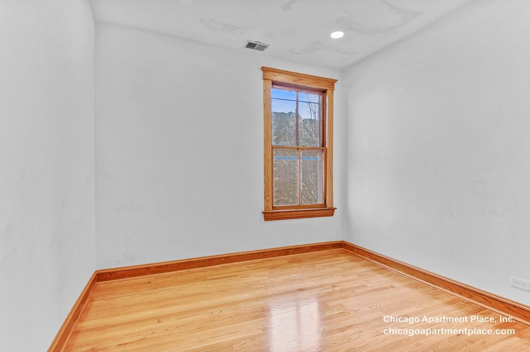 Apartment for rent at 3725 N Fremont #3, Chicago, IL 60613