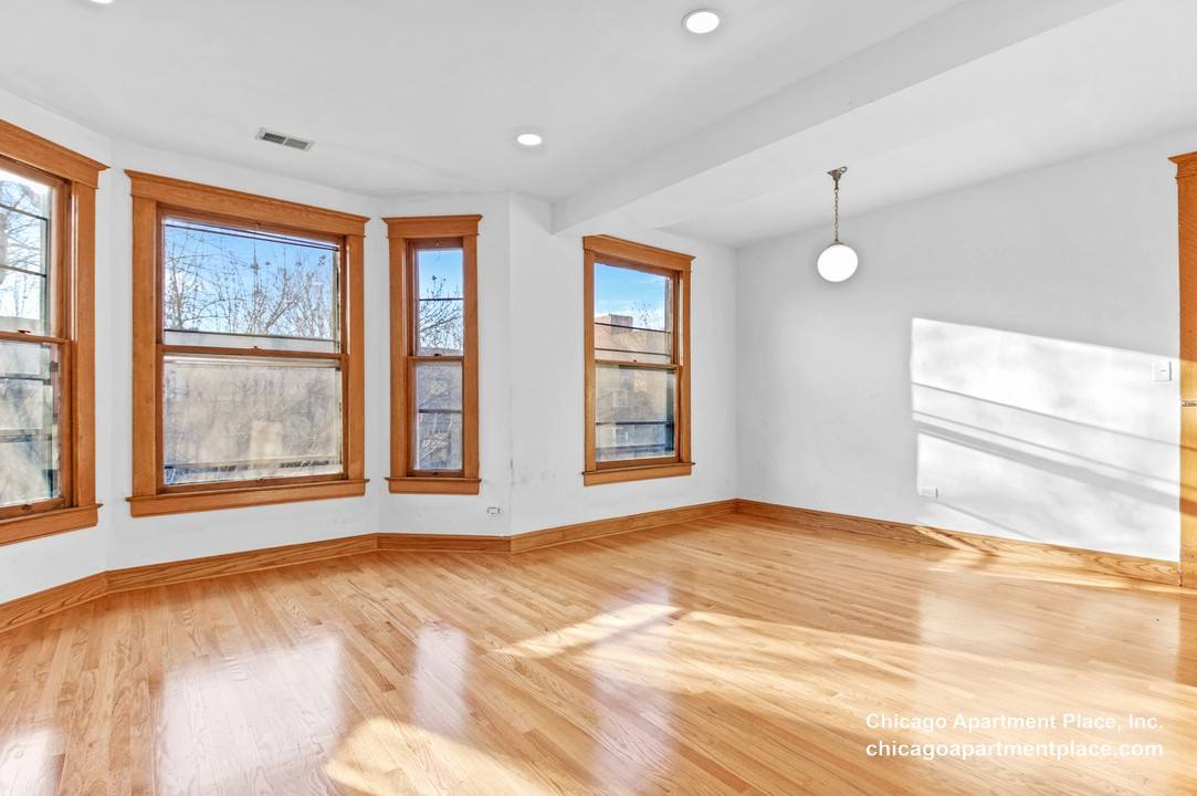 Apartment for rent at 3725 N Fremont #3, Chicago, IL 60613