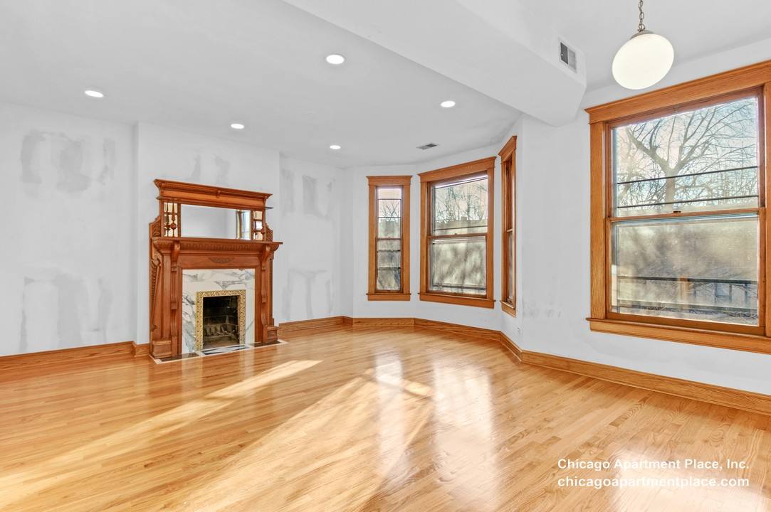 Apartment for rent at 3725 N Fremont #3, Chicago, IL 60613