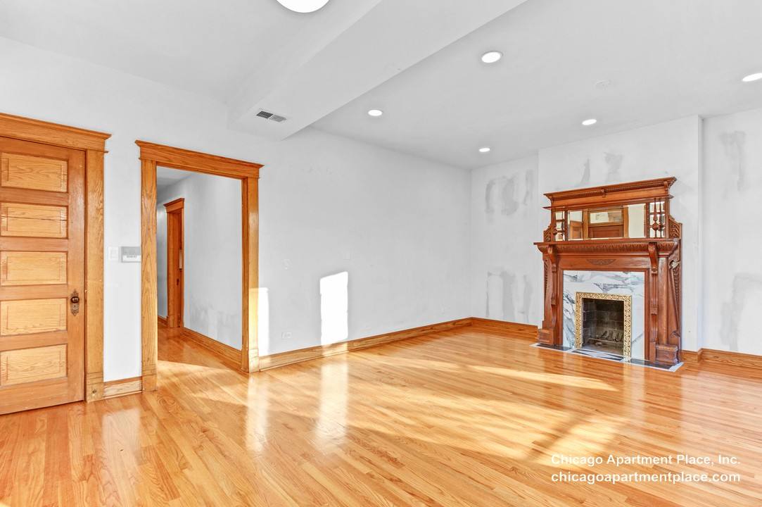 Apartment for rent at 3725 N Fremont #3, Chicago, IL 60613
