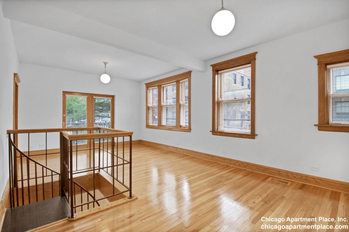 Apartment for rent at 3602 N Hermitage #1, Chicago, IL 60613