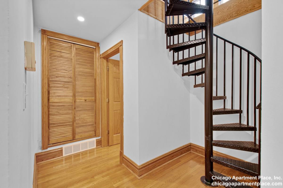 Apartment for rent at 3602 N Hermitage #1, Chicago, IL 60613