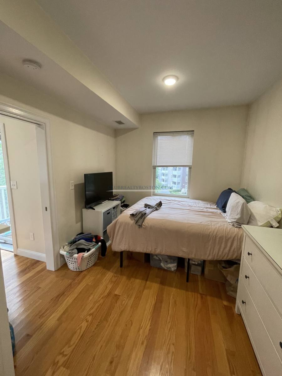 Apartment for rent at 549 Washington St #6, Brighton, MA 02135