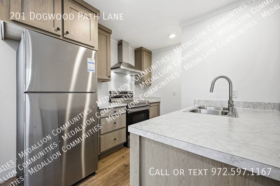 House for rent at 201 Dogwood Path Lane, Hendersonville, NC 28739