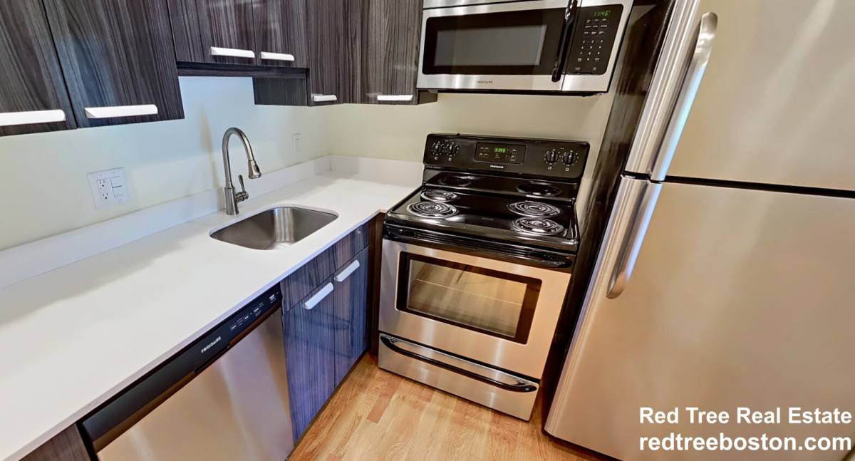 Apartment for rent at 320 Hammond Pond Parkway #101, Chestnut Hill, MA 02467
