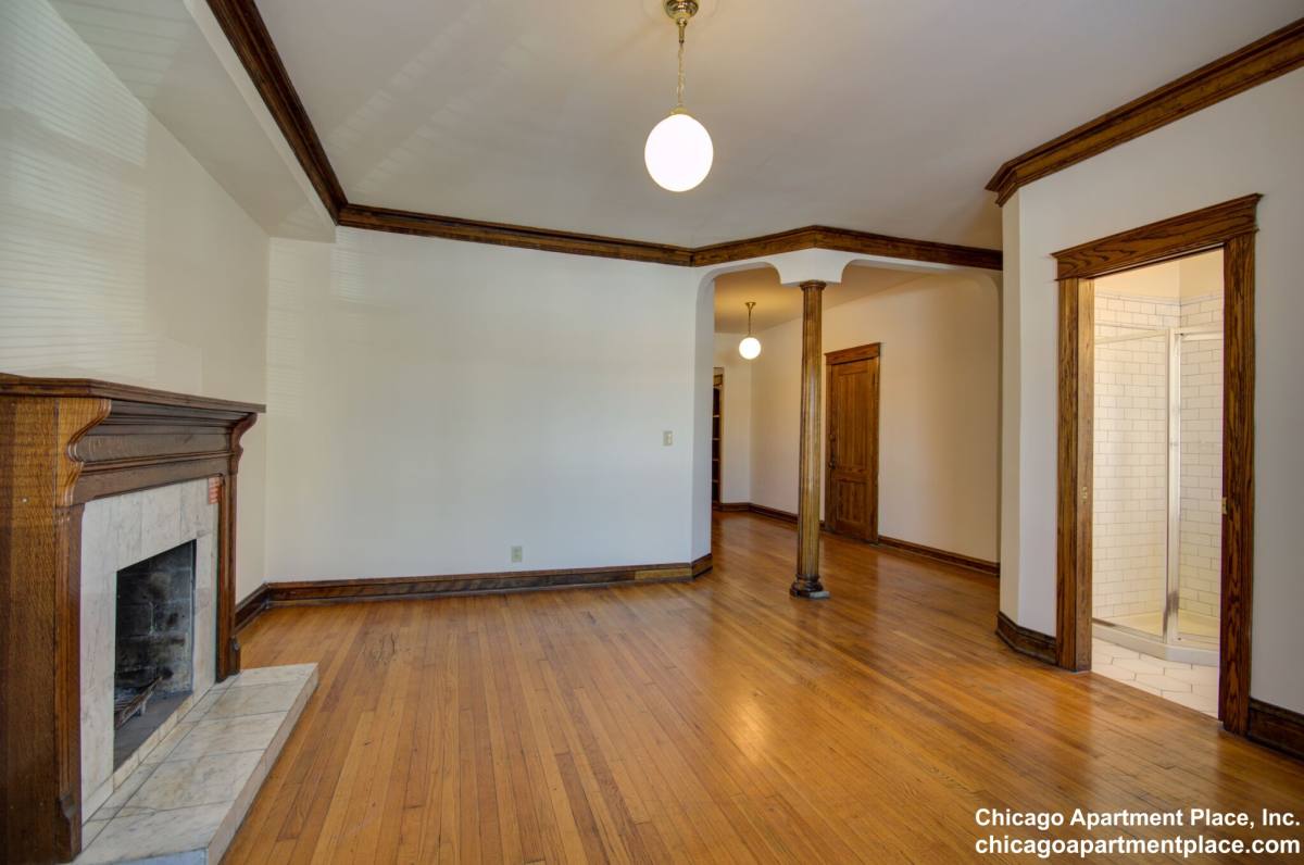 Apartment for rent at 845 W Sheridan Rd #3, Chicago, IL 60613