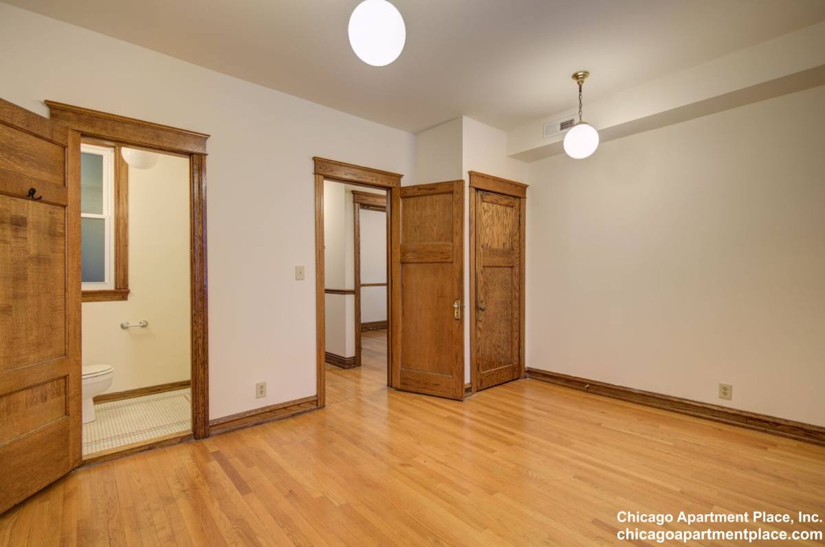 Apartment for rent at 845 W Sheridan Rd #3, Chicago, IL 60613