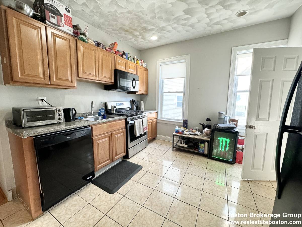Apartment for rent at 157 E Cottage St #1, Dorchester, MA 02125