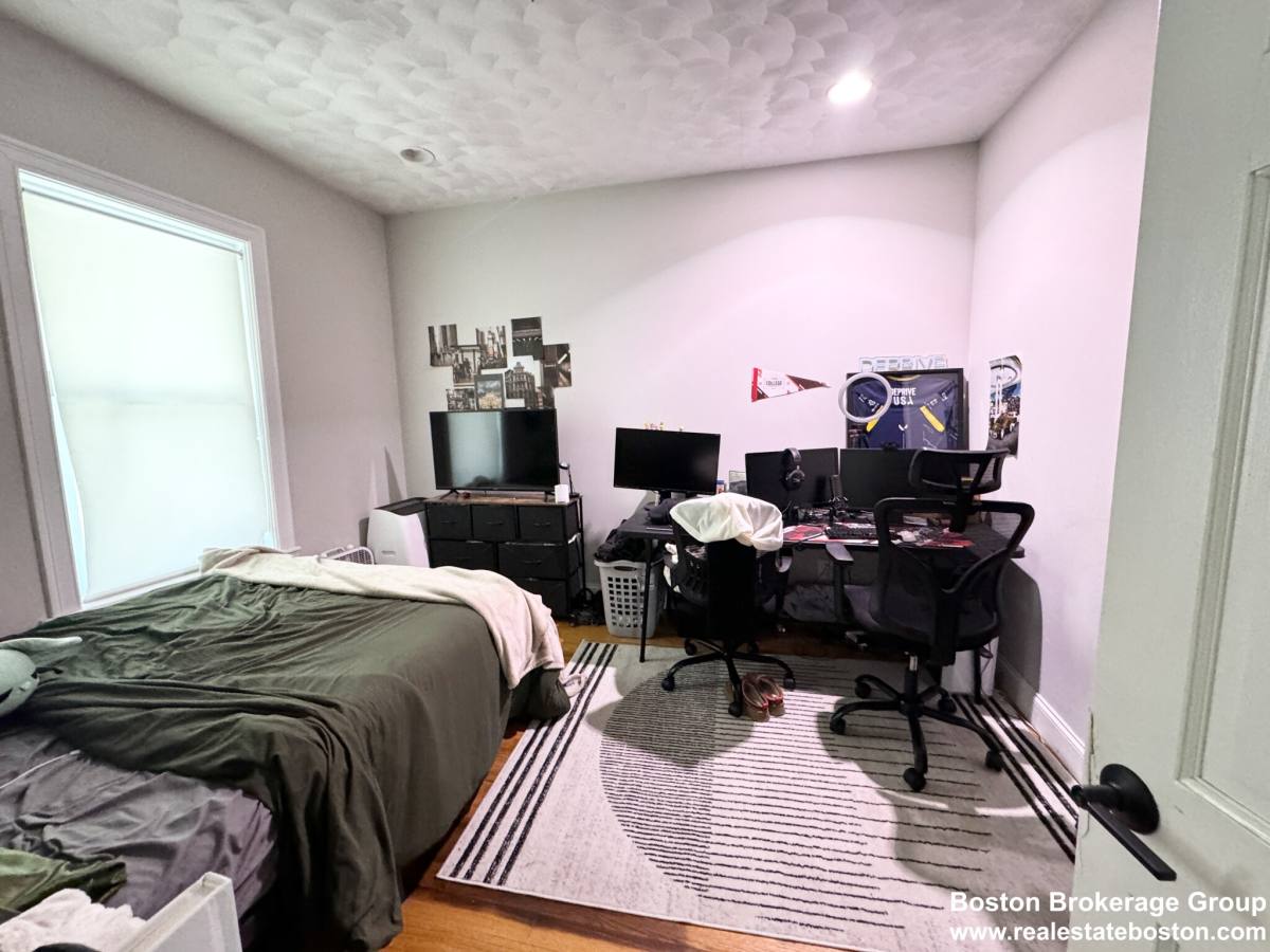 Apartment for rent at 157 E Cottage St #1, Dorchester, MA 02125