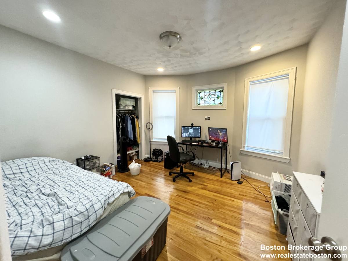 Apartment for rent at 157 E Cottage St #1, Dorchester, MA 02125