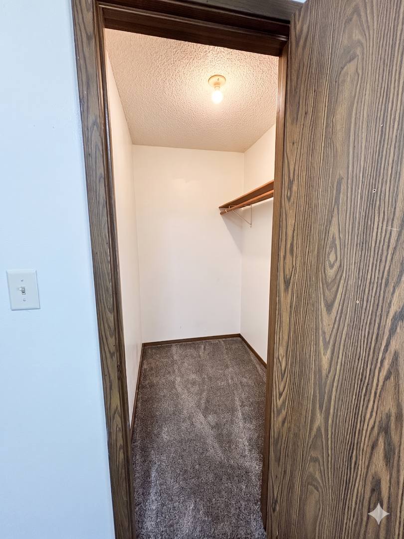 Apartment for rent at 3684 W 4th St, Waterloo, IA 50701