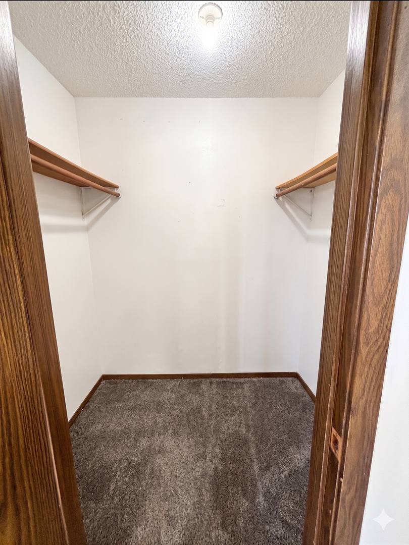 Apartment for rent at 3684 W 4th St, Waterloo, IA 50701