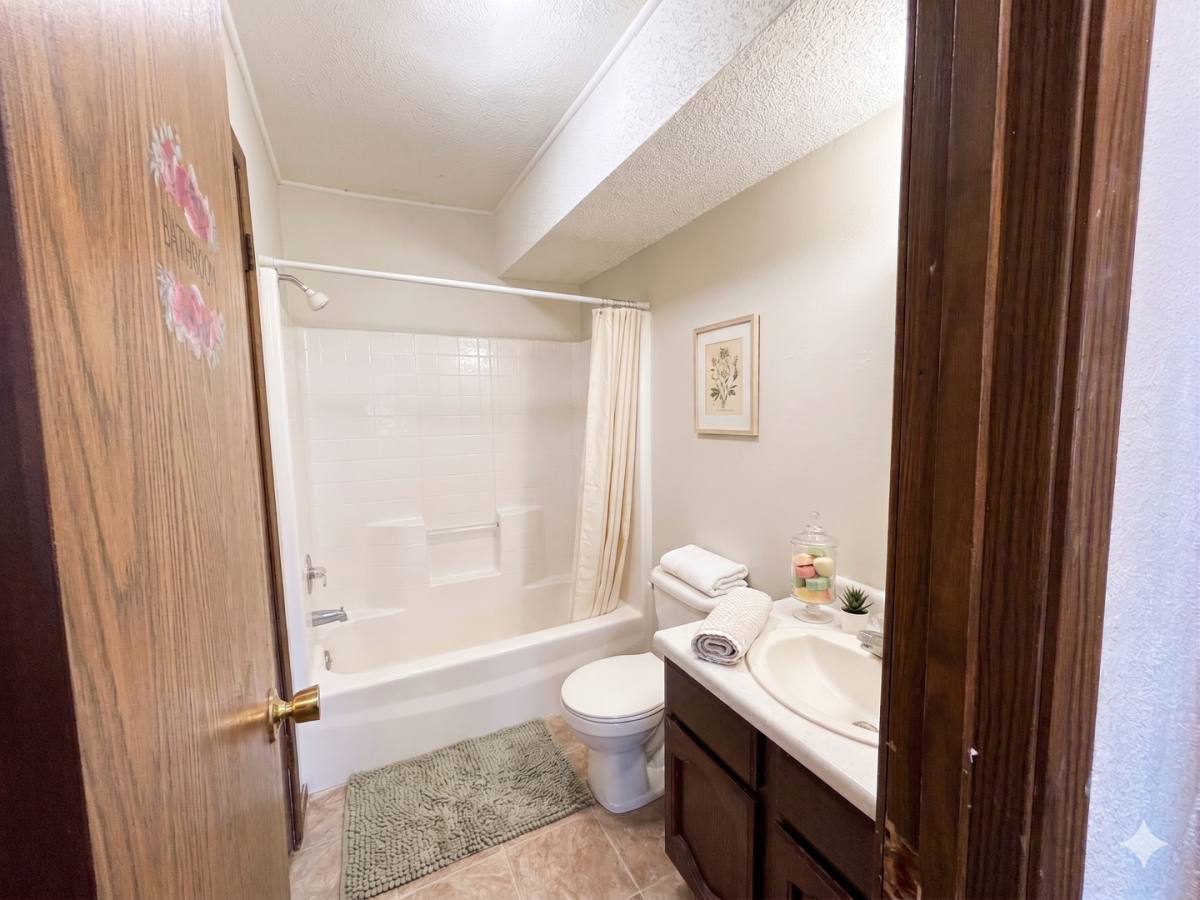 Apartment for rent at 3684 W 4th St, Waterloo, IA 50701