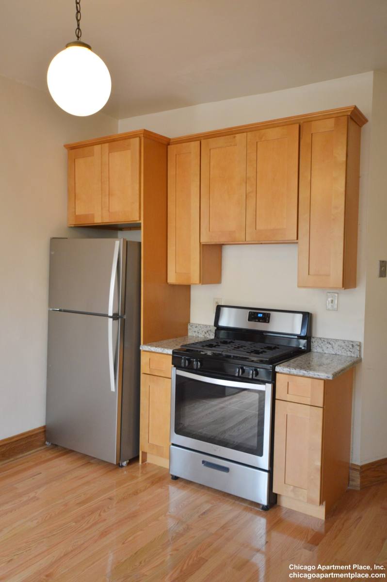Apartment for rent at 852 W Waveland Ave #3, Chicago, IL 60657