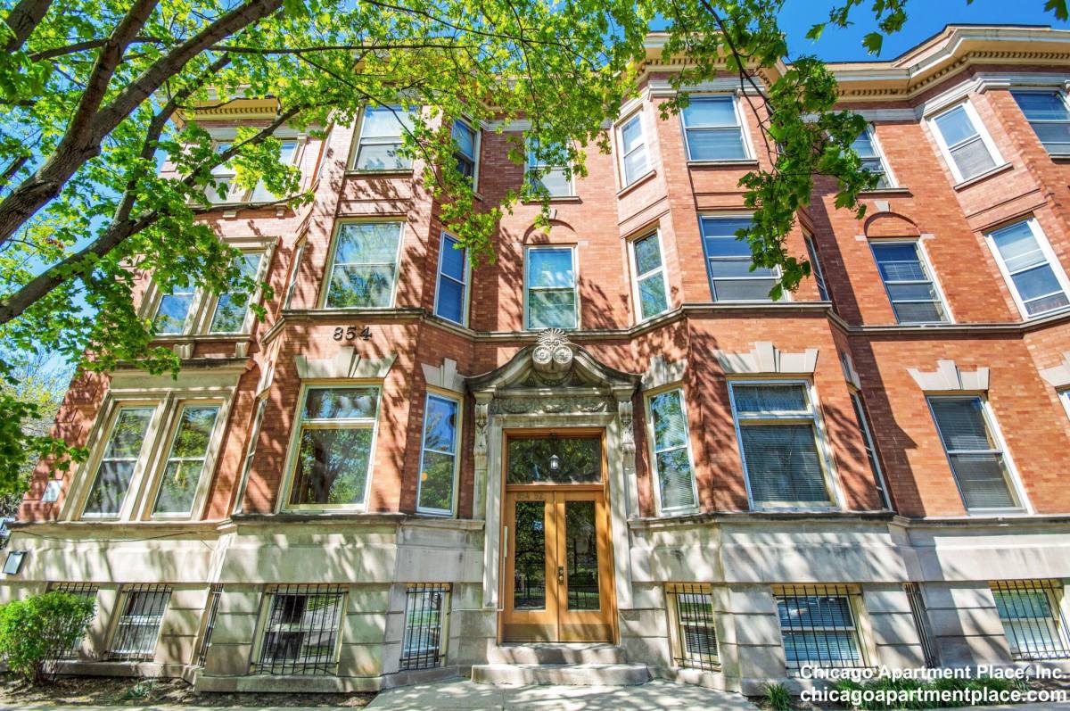 Apartment for rent at 852 W Waveland Ave #3, Chicago, IL 60657