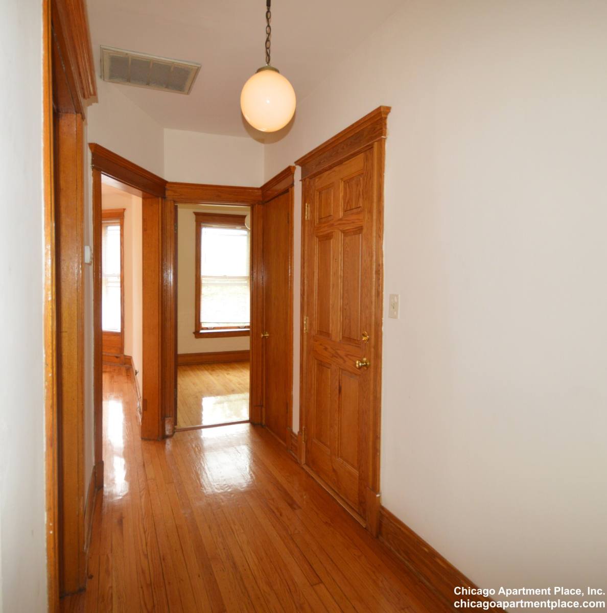 Apartment for rent at 852 W Waveland Ave #3, Chicago, IL 60657