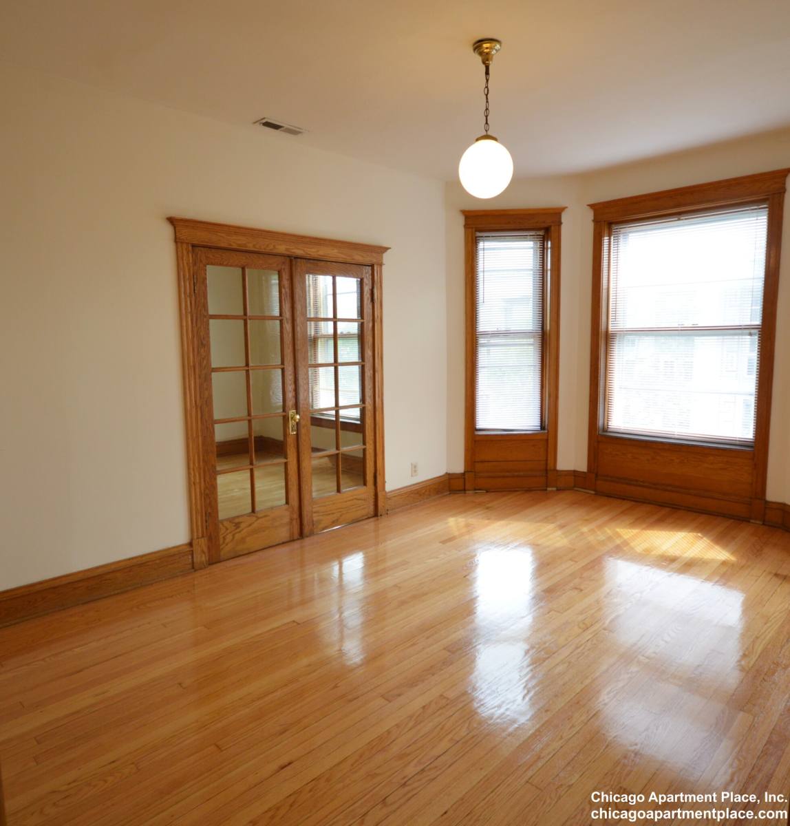 Apartment for rent at 852 W Waveland Ave #3, Chicago, IL 60657