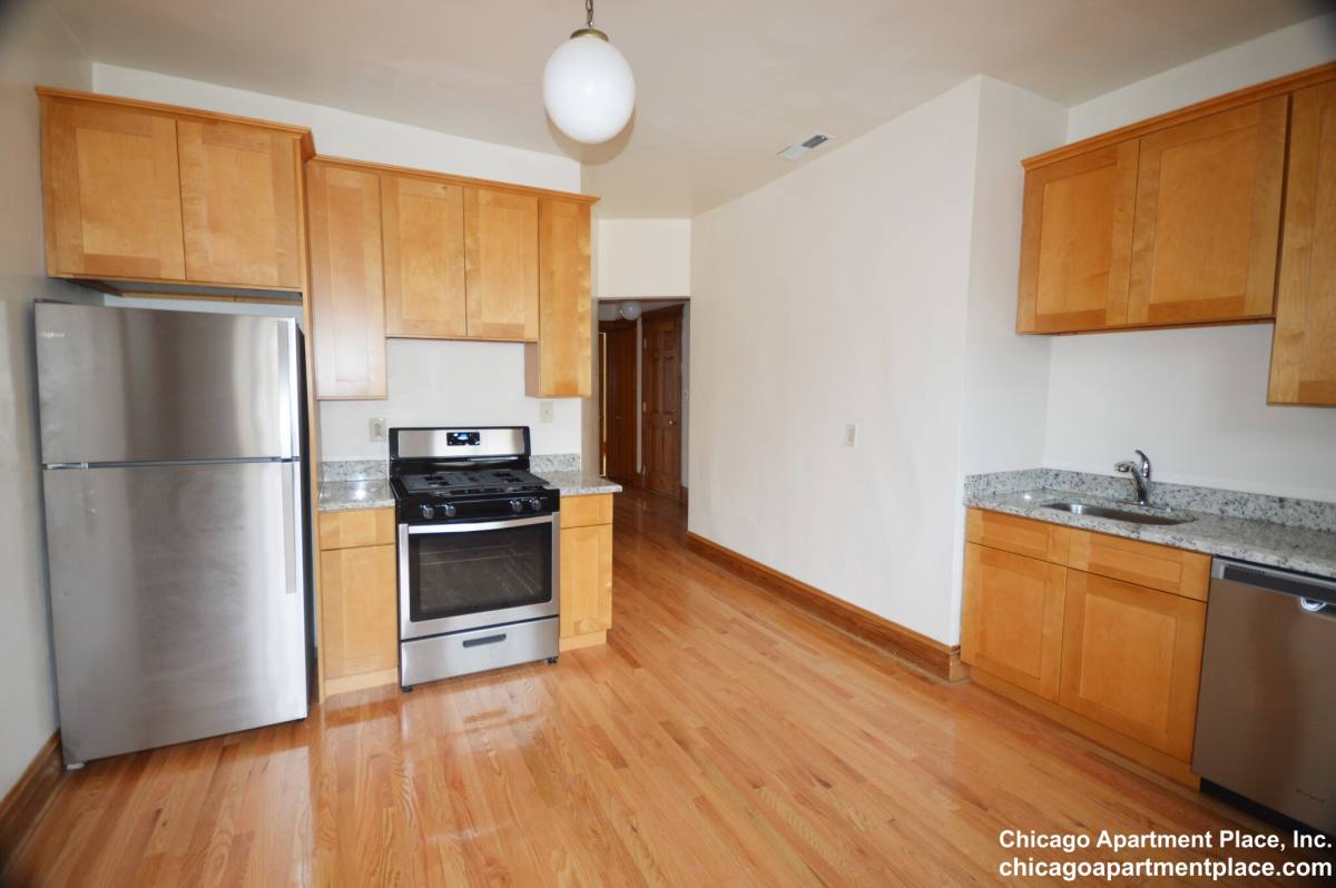 Apartment for rent at 852 W Waveland Ave #3, Chicago, IL 60657
