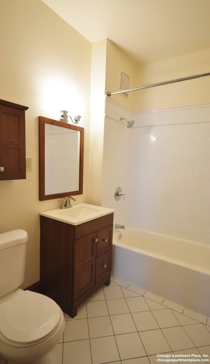 Apartment for rent at 852 W Waveland Ave #3, Chicago, IL 60657