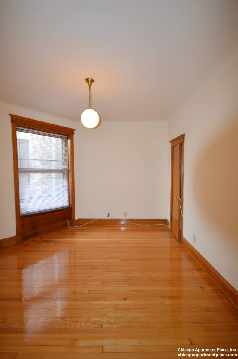 Apartment for rent at 852 W Waveland Ave #3, Chicago, IL 60657