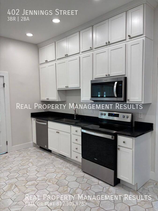 House for rent at 402 Jennings St, Newburgh, IN 47630