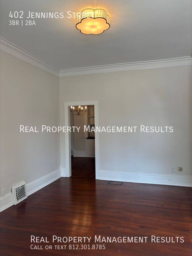 House for rent at 402 Jennings St, Newburgh, IN 47630