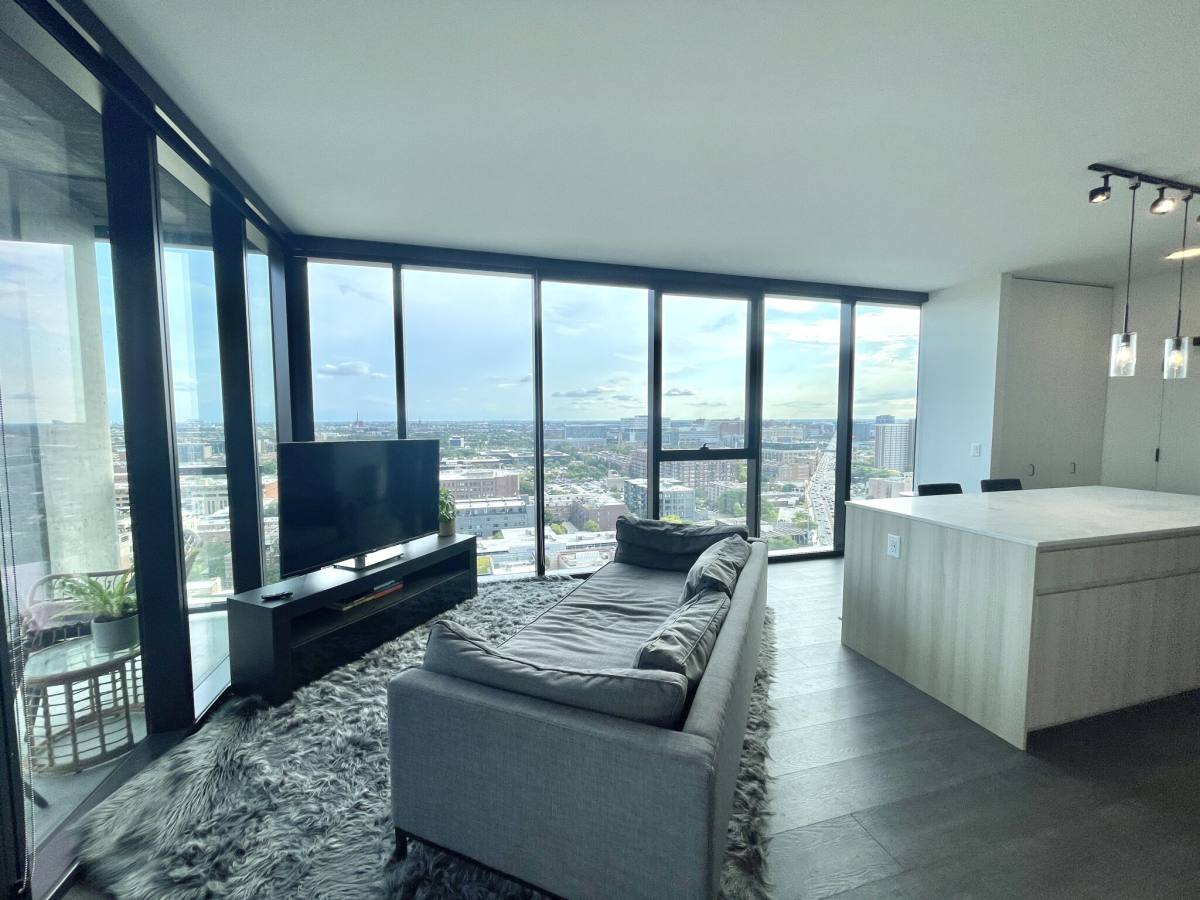 Apartment for rent at 125 Jefferson, Chicago, IL 60661