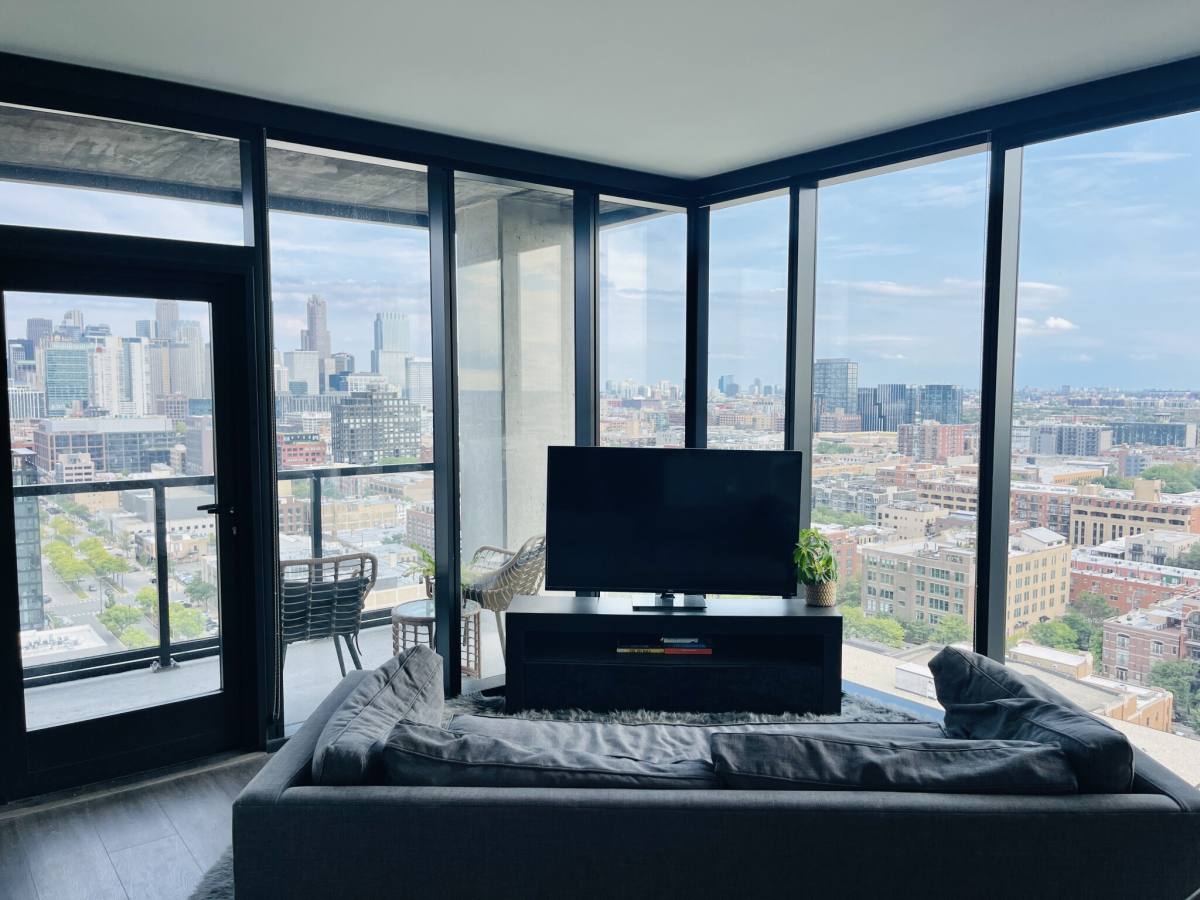 Apartment for rent at 125 Jefferson, Chicago, IL 60661