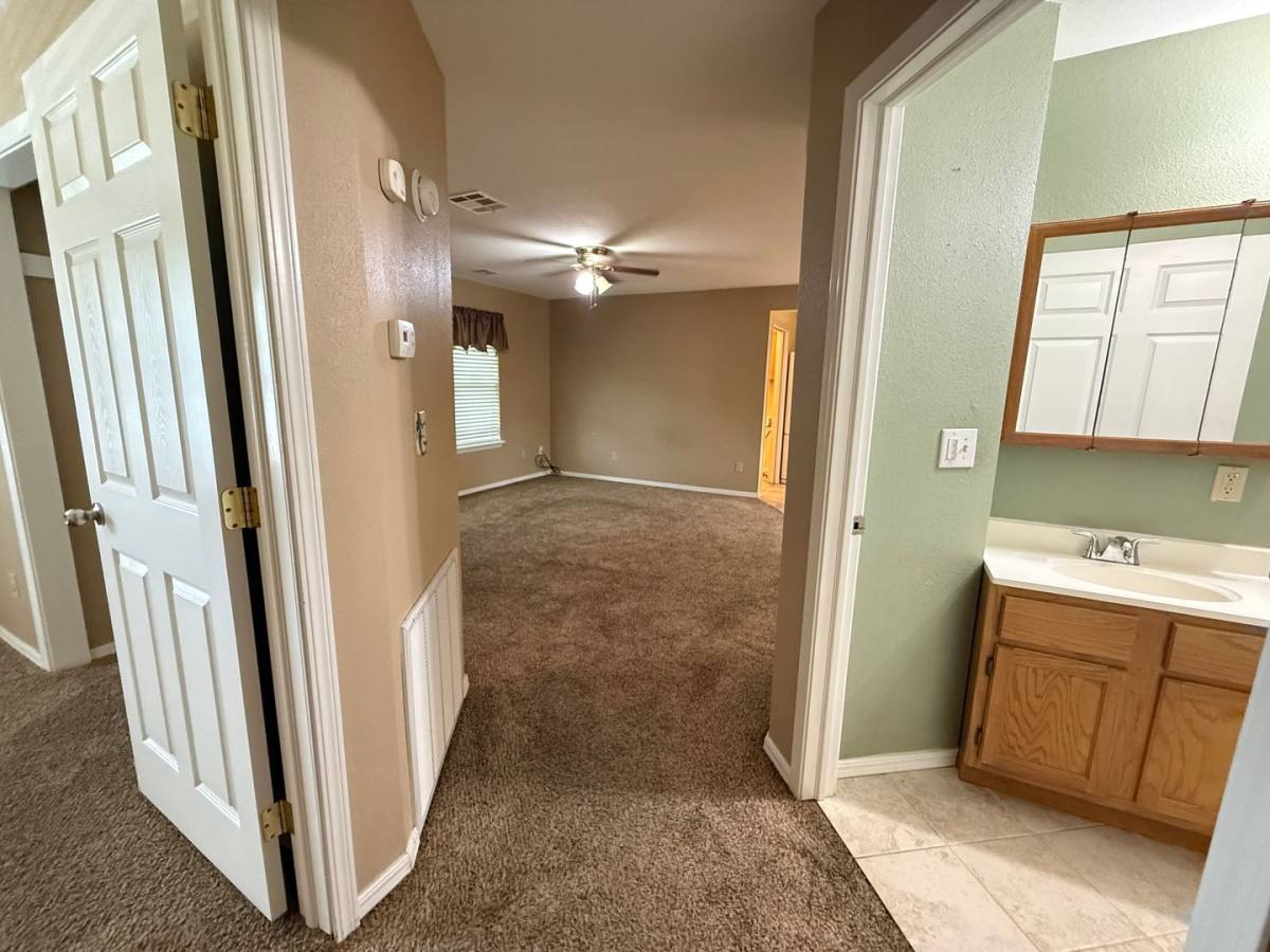 House for rent at 537 E Allen St, Kellyville, OK 74039