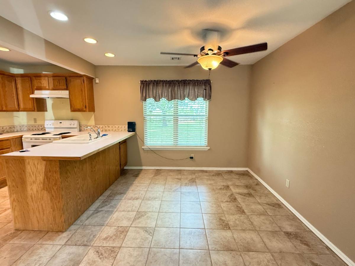House for rent at 537 E Allen St, Kellyville, OK 74039