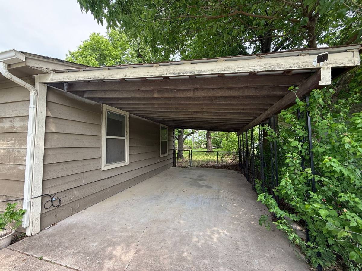 House for rent at 537 E Allen St, Kellyville, OK 74039