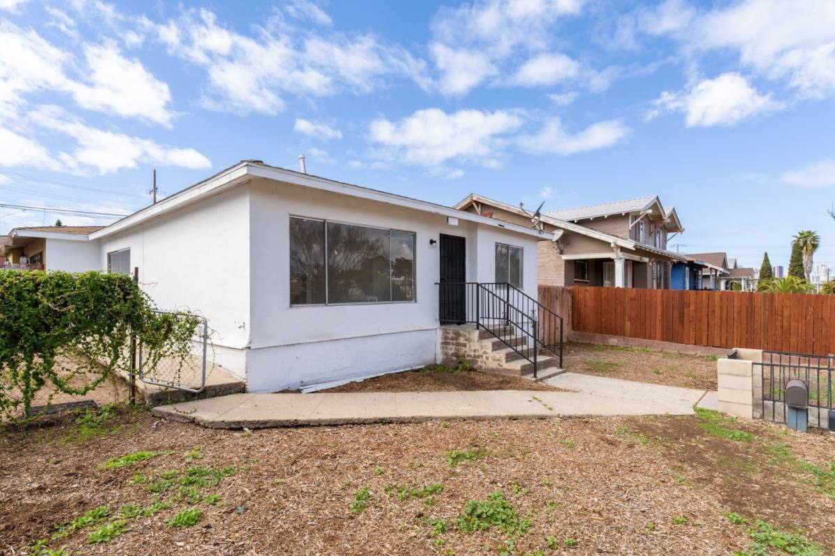 Apartment for rent at 2085 Franklin, San Diego, CA 92113