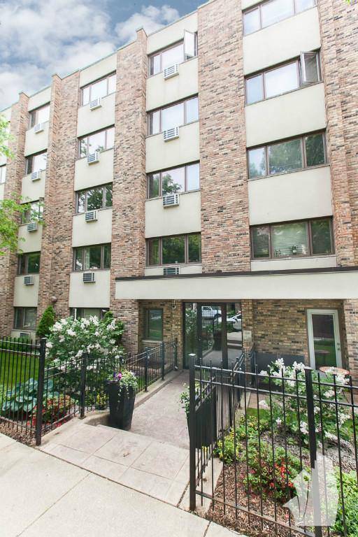 625 W Wrightwood Ave #404, Chicago, IL 60614 - Apartment for Rent - Image 1