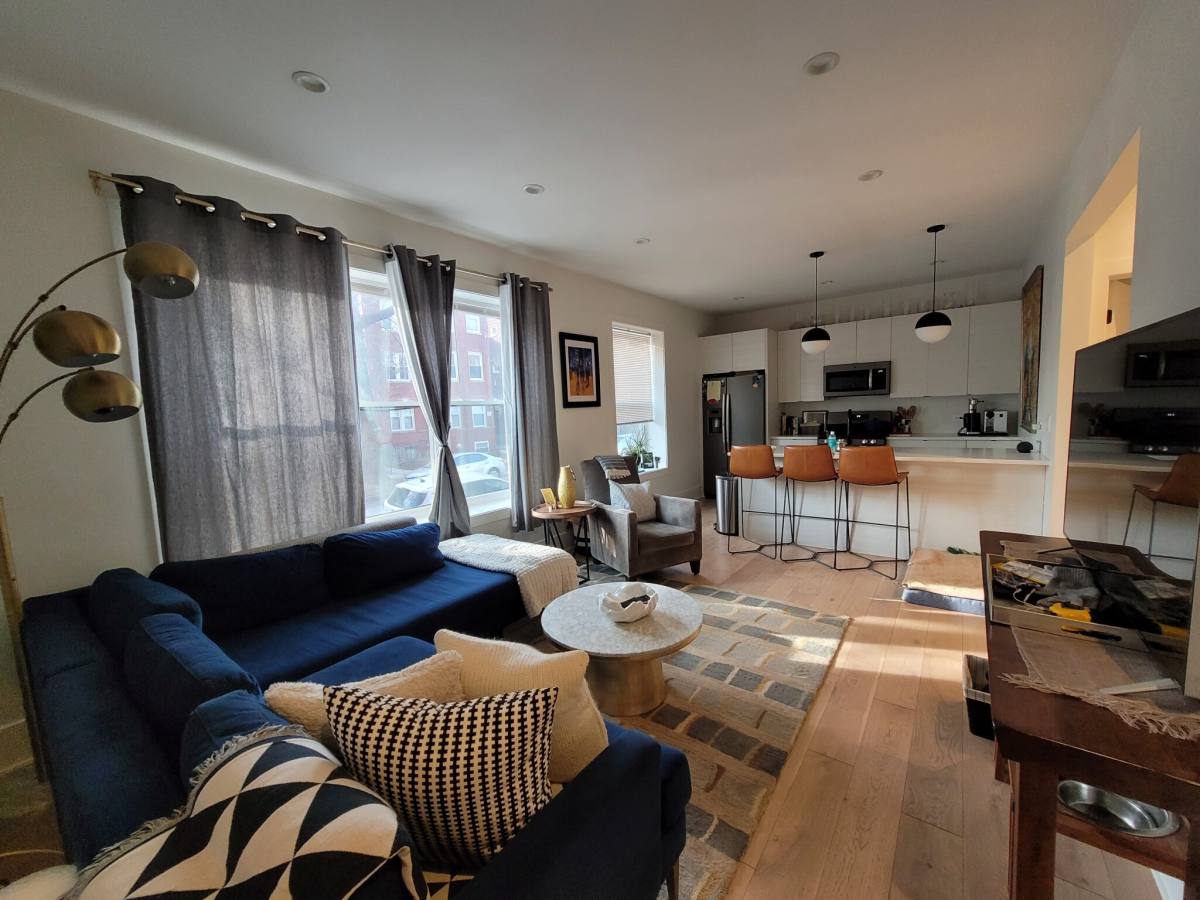 Apartment for rent at 1658 W Summerdale #1W, Chicago, IL 60640