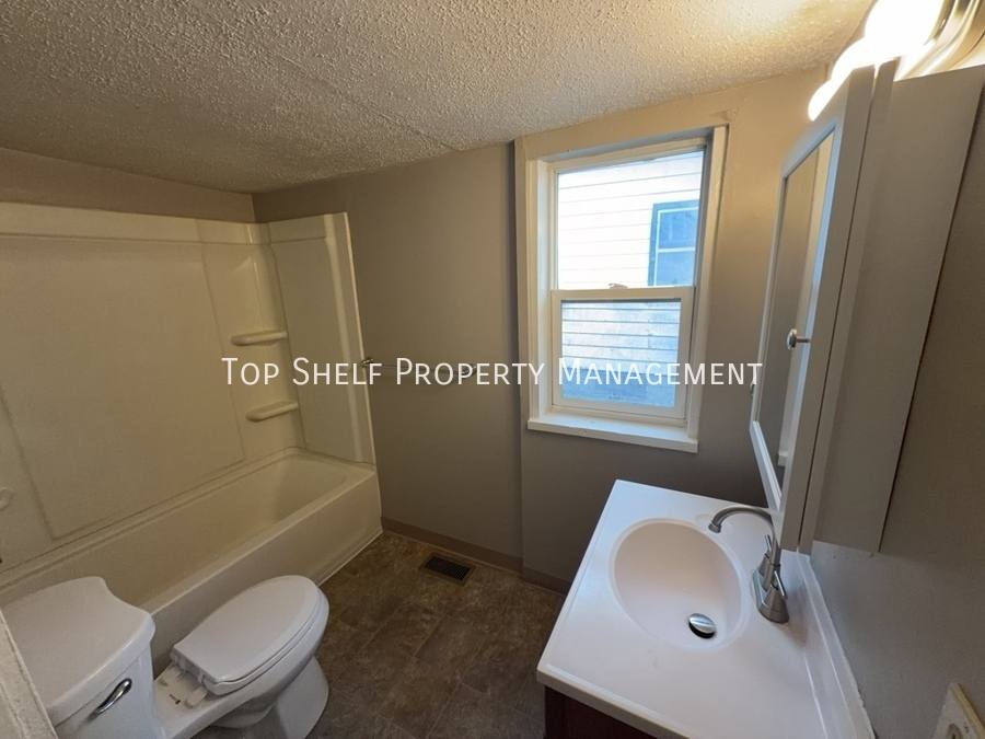 House for rent at 1713 Lyon St, Des Moines, IA 50316