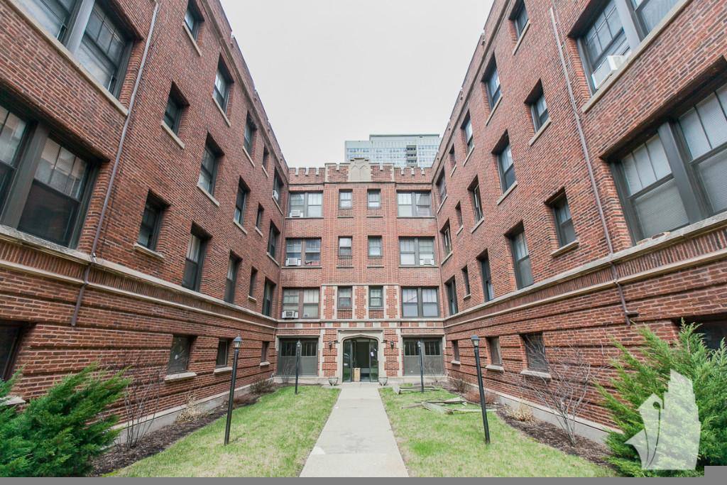 Apartment for rent at 516 W Cornelia Ave #320, Chicago, IL 60657