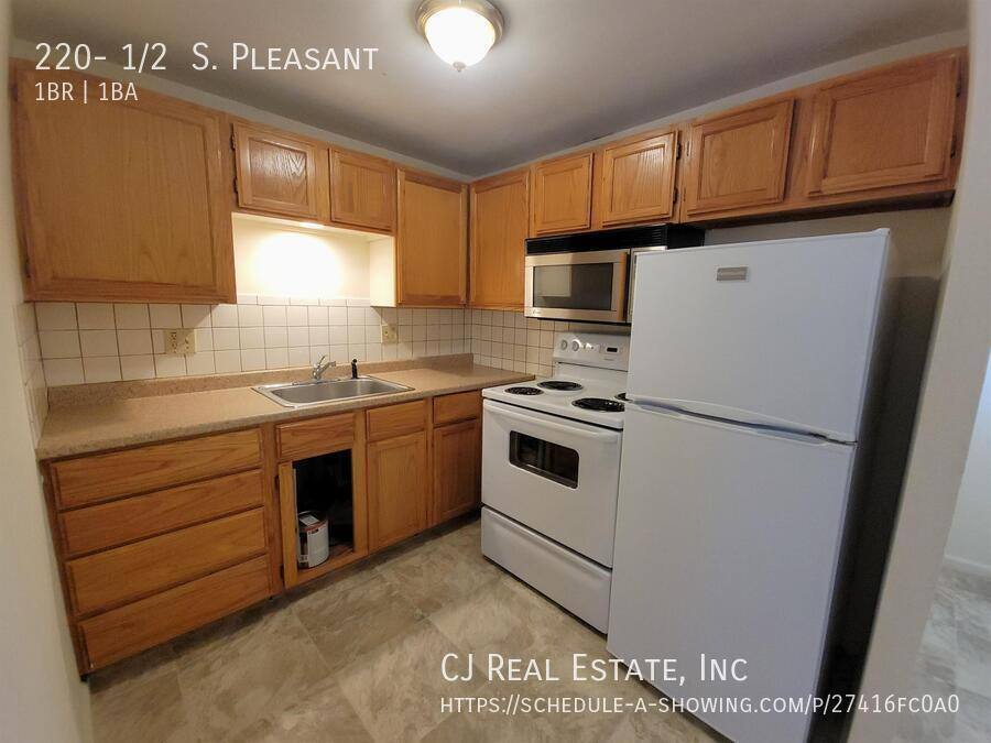 Apartment for rent at 220- 1 2 S Pleasant, Independence, MO 64050