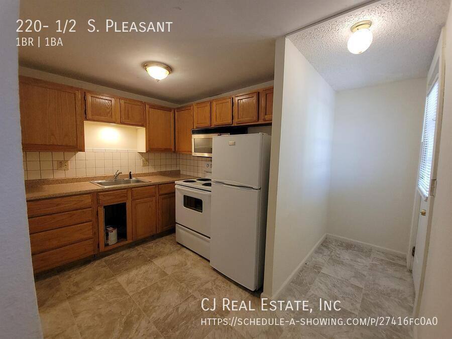 Apartment for rent at 220- 1 2 S Pleasant, Independence, MO 64050