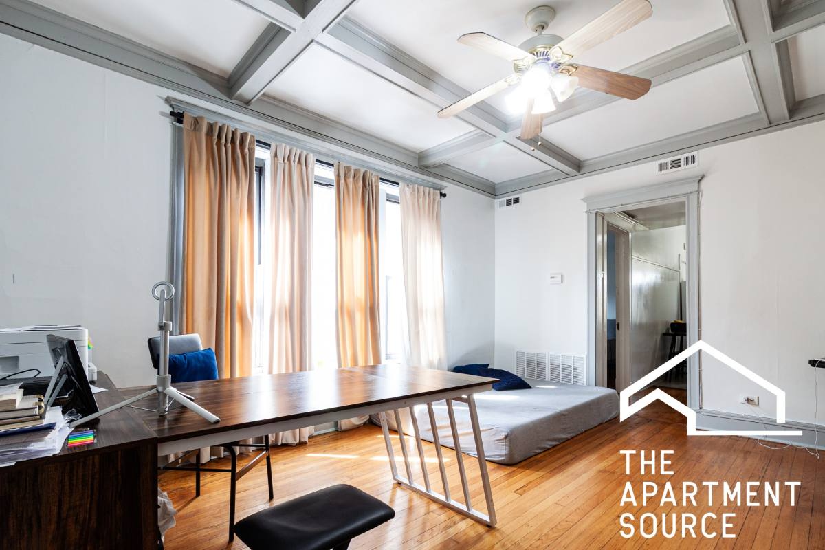 House for rent at 908 W Belle Plaine Ave #3R, Chicago, IL 60613