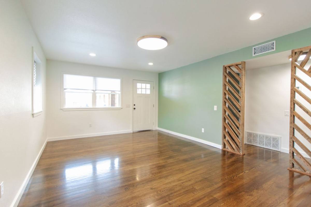 Apartment for rent at 400 W Poplar St #D, Rogers, AR 72756