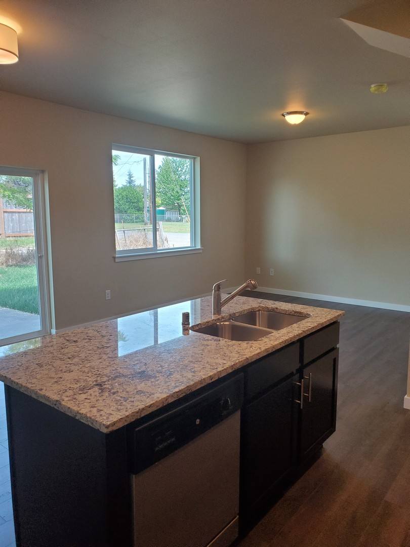 Townhouse for rent at 1917 Ahlers Ave, Centralia, WA 98531