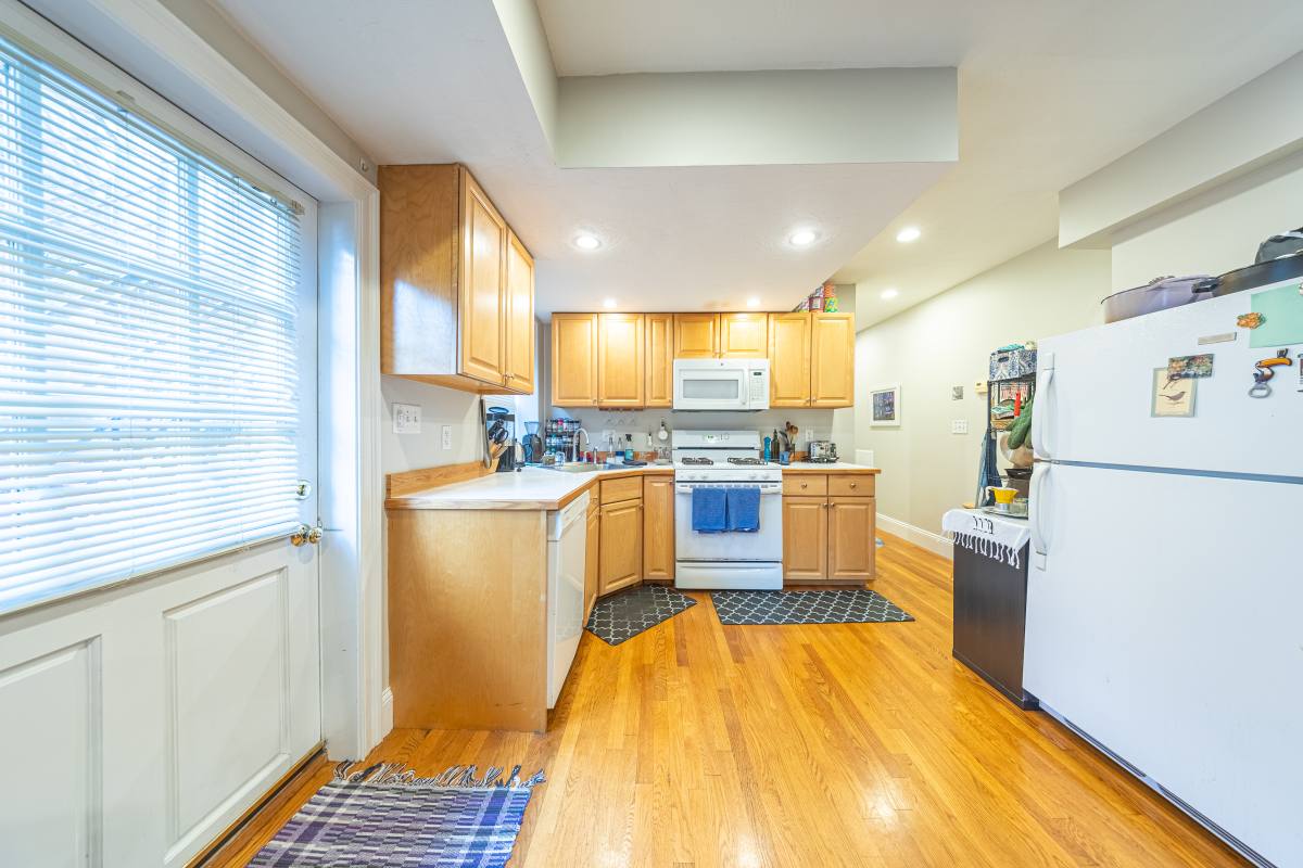 Apartment for rent at 1720 Beacon St #1, Brookline, MA 02445