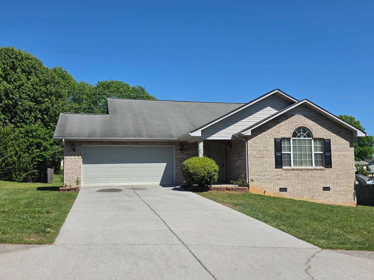 House for rent at 1012 Willow Creek Circle, Maryville, TN 37804